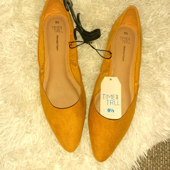 Time and Tru Shoes - Womens Flats in Mustard Memory Foam Slip On Sz 9.5